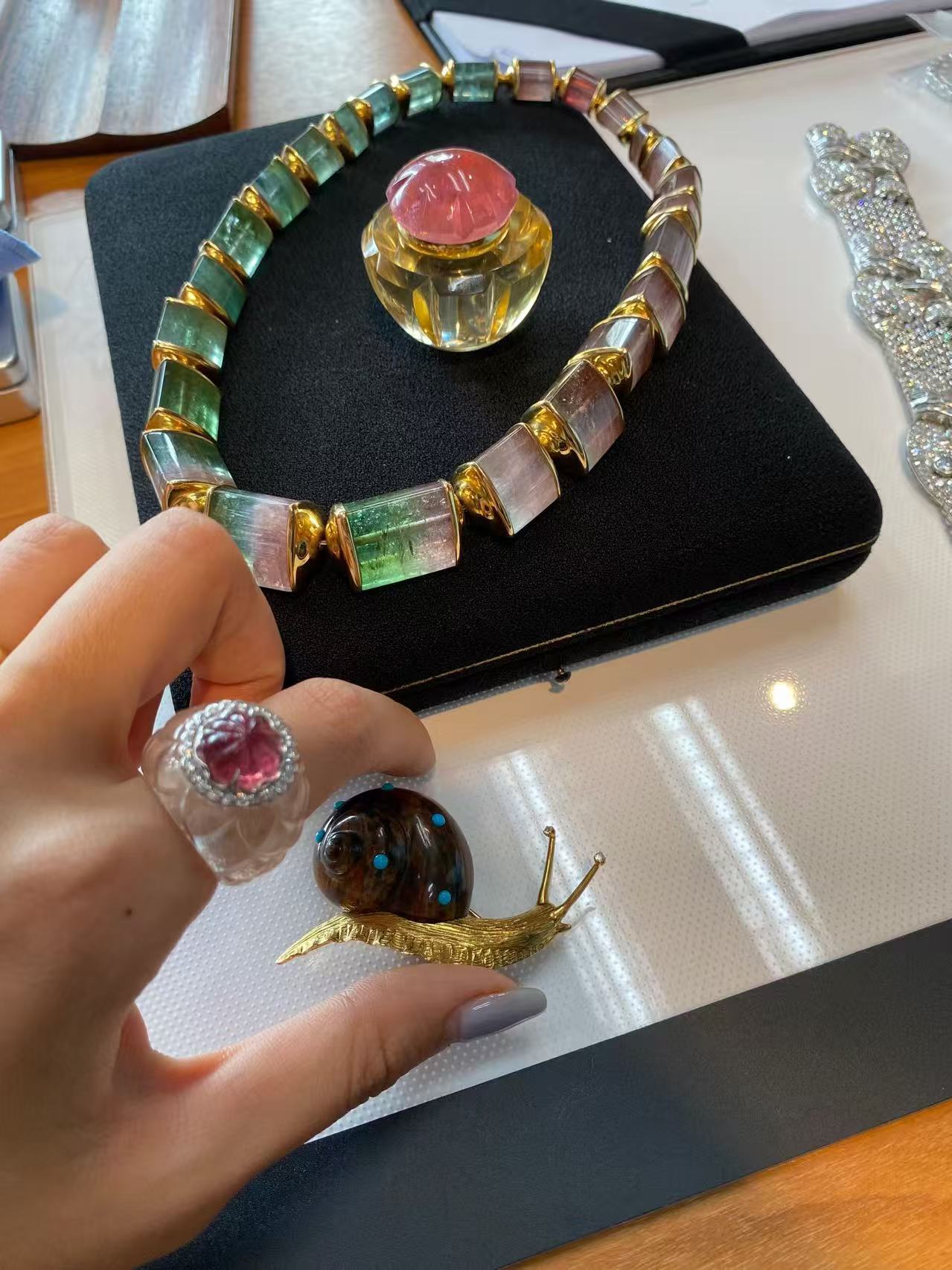 Customer review boutique jewelry photo